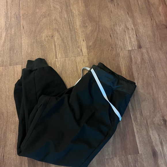 FIGS Black Zamora joggers ~scrub pants - Picture 4 of 7